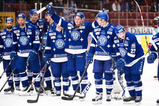 Leksands David Åslin , i mitten, jublar