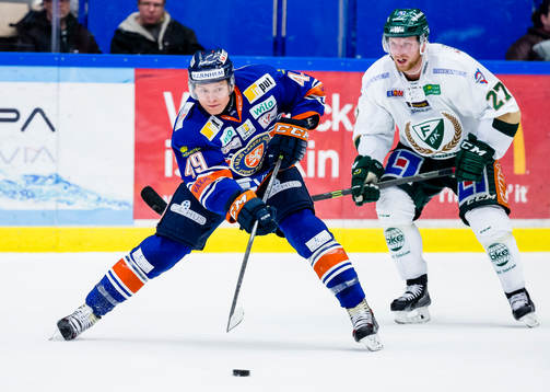 Växjös Rhett Rakhshani jagas av Färjestads Joachim Rohdin