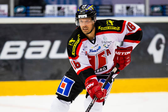 Örebros Jared Aulin med pucken