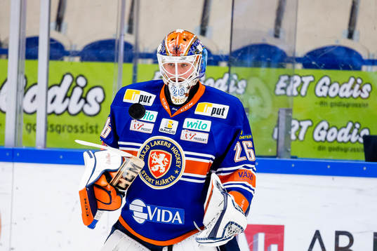 Växjös målvakt Stefan Steen värmer upp