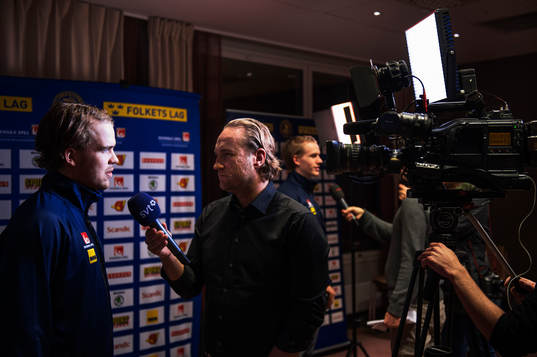 s Chris Härenstam i samband med en pressträff med