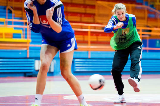 Sveriges Hanna Fogelström spelar fotboll
