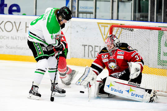 Rögles Sebastian Stålberg kommer fri mot Malmö Redhawks