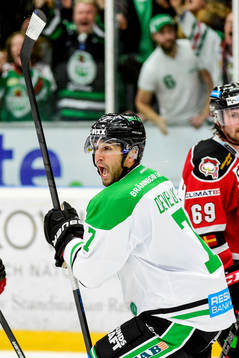 Rögles Andre Deveaux  jublar