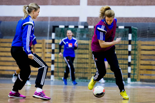 Sveriges Linnea Torstenson och Hanna Fogelström spelar