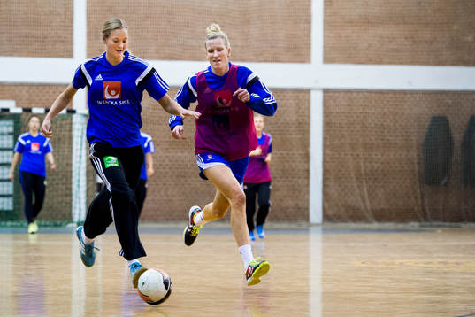 Sveriges Hanna Fogelström och Anna-Maria Johansson spelar