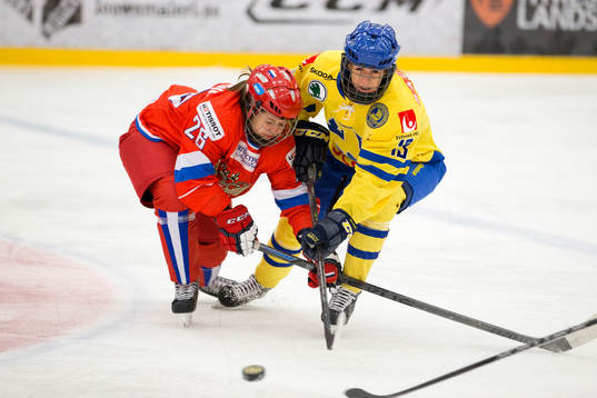 Rysslands Elena Dergacheva och Sveriges Lina Wester i kamp