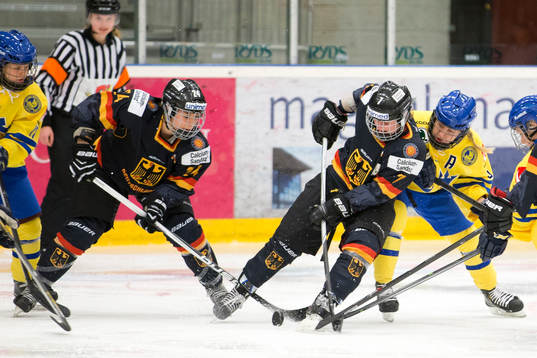 Sveriges Annie Svedin kämpar mot Tysklands Nina Kamenik