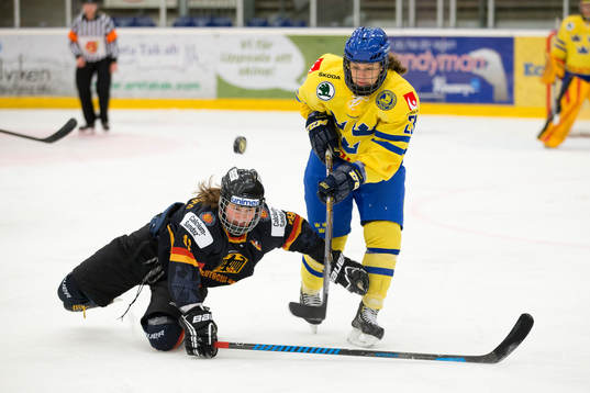 Tysklands Kerstin Spielberger och Sveriges Lisa Hedengren i