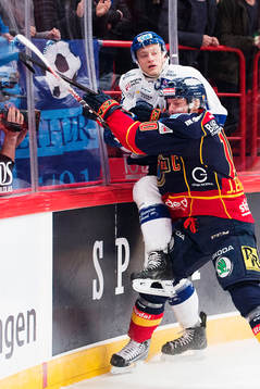 Djurgårdens Joakim Eriksson trycker till Leksands Johan