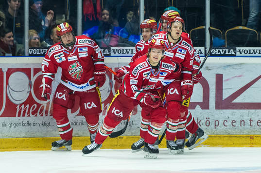 Modos Axel Ottosson gör sitt första mål i SHL och jublar
