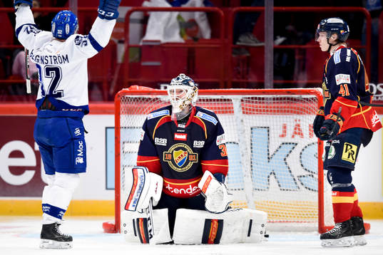 Djurgårdens målvakt Mikael Tellqvist deppar