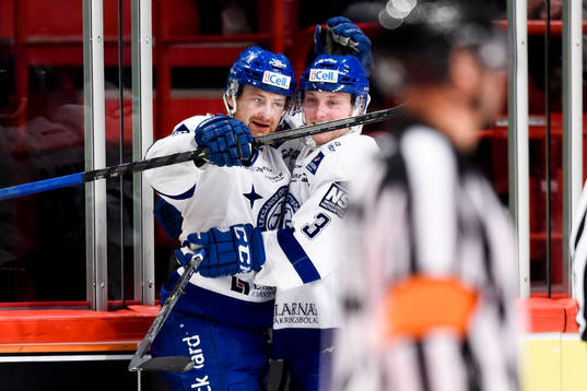 Leksands Mattias Ritola jublar ihop med Linus Hultström