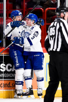 Leksands Mattias Ritola jublar ihop med Linus Hultström