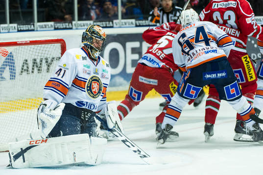 Modos Simon Önerud  sätter 3-1 målet och Växjös