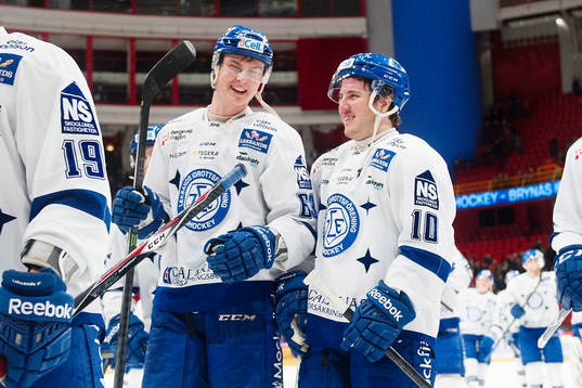 Leksands Fredrik Händemark och Brian Connelly  jublar