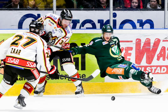 Färjestads Ole-Kristian Tollefsen faller