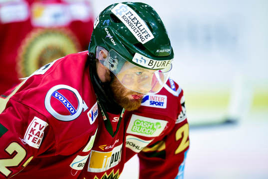 Frölundas Robin Figren blöder från läppen