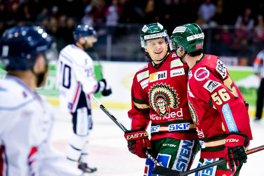 Frölundas Nicklas Lasu och Erik Gustafsson jublar