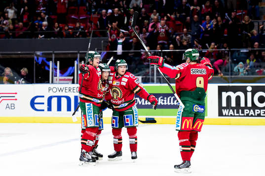 Frölundas spelare jublar