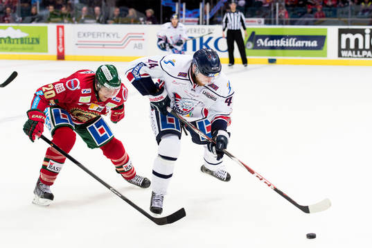 Frölundas Joel Lundqvist jagar Linköpings Jonas Junland