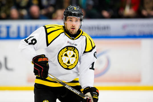 Brynäs nummer 5 Lukas Kilström spelar i fel tröjnummer