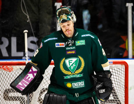 Färjestads målvakt Justin Pogge deppar