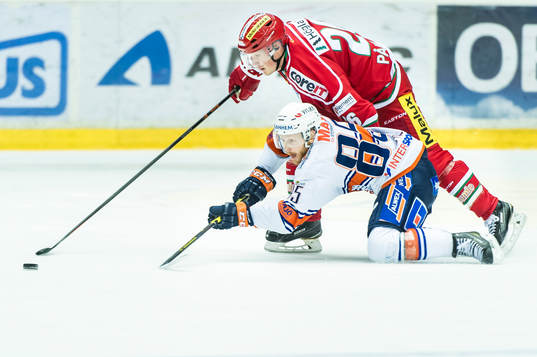 Växjös Liam Reddox blir nedtryckt av Samuel Påhlsson