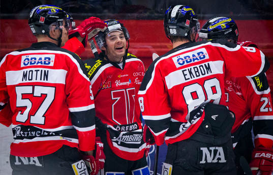 Örebros Martin Johansson gör 2-0 och jublar med Derek Ryan