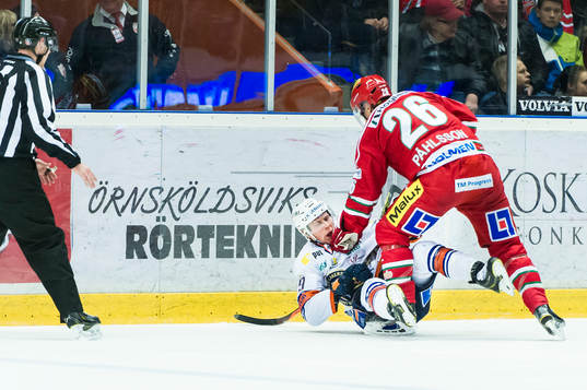 Modos Samuel Påhlsson trycker ned Växjös Robin