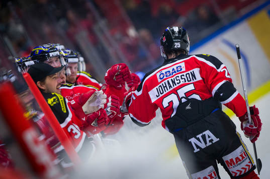Örebros Martin Johansson gör 2-0 och jublar