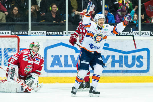 Modos målvakt Adam Reideborn deppar då Växjös Noah