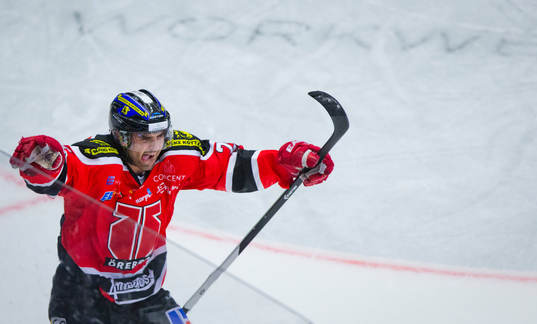Örebros Martin Johansson gör 3-2 i sudden death och jublar