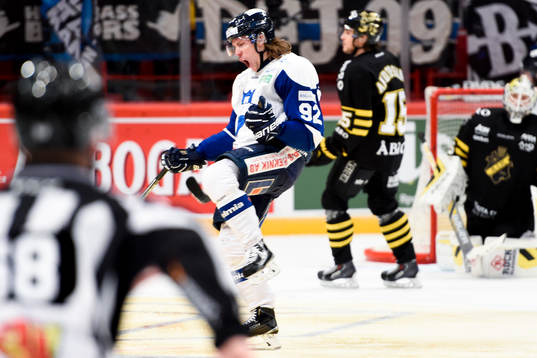 Karlskogas Jesper Olofsson jublar