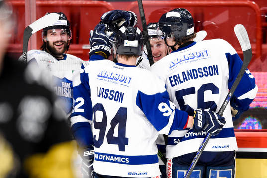 Karlskogas spelare jublar