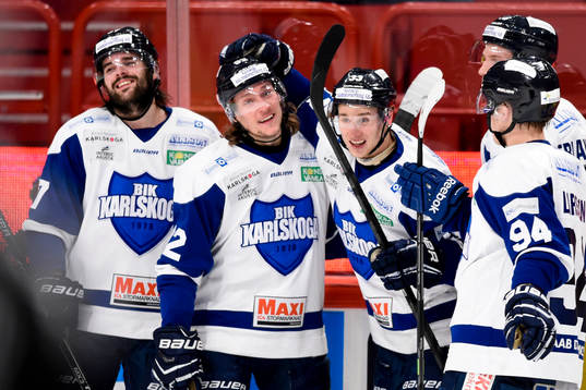 Karlskogas spelare jublar