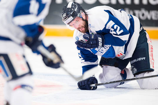 Karlskogas Daniel Wessner har ont