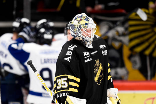 s målvakt Robin Rahm deppar