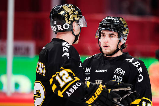 s Fredrik Hynning och Jonathan Andersson diskuterar