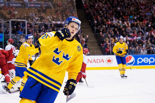 Sveriges William Nylander jublar