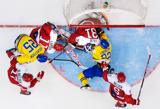 Sveriges Axel Holmström och Oskar Lindblom oroar Danmarks