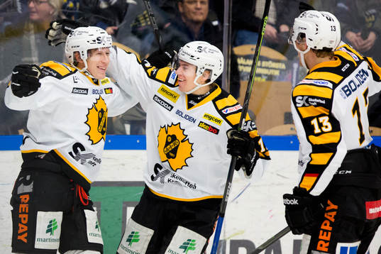 Målskytten Skellefteås John Norman, Pär Lindholm och