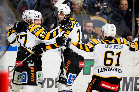 Målskytten Skellefteås John Norman, Mikko Lehtonen och