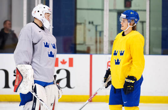 Målvakten Linus Söderström och William Nylander på