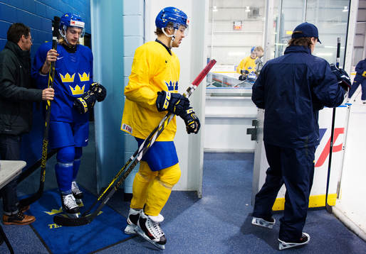 William Lagesson och Axel Holmström på väg in till