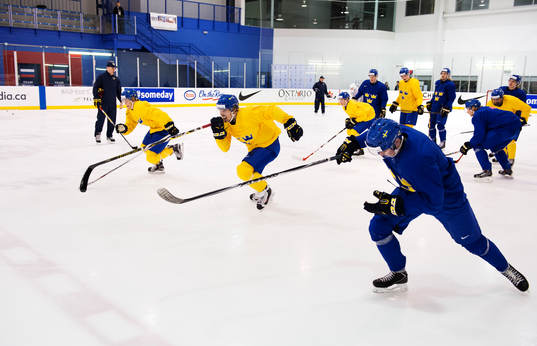William Nylander och Axel Holmström (gula tröjor) spurtar
