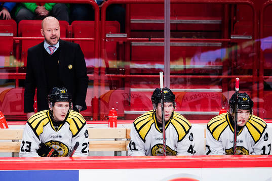 Brynäs tränare Tommy Jonsson och Bill Sweatt, och Greg