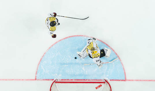 Brynäs målvakt Bernhard Starkbaum deppar