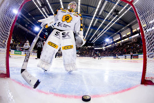 Skellefteås målvakt Markus Svensson deppar