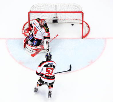 Mål 1-0 av Linköpings Broc Little (ej i bild) förbi